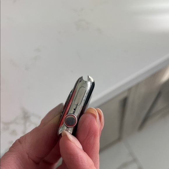 Apple Watch Series 6 in Silver - Picture 6 of 11